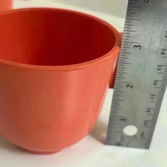 Set of 4 1970 Vanguard by Maplex Melamine coffee or tea mugs in pinky-orange - Picture 10 of 11